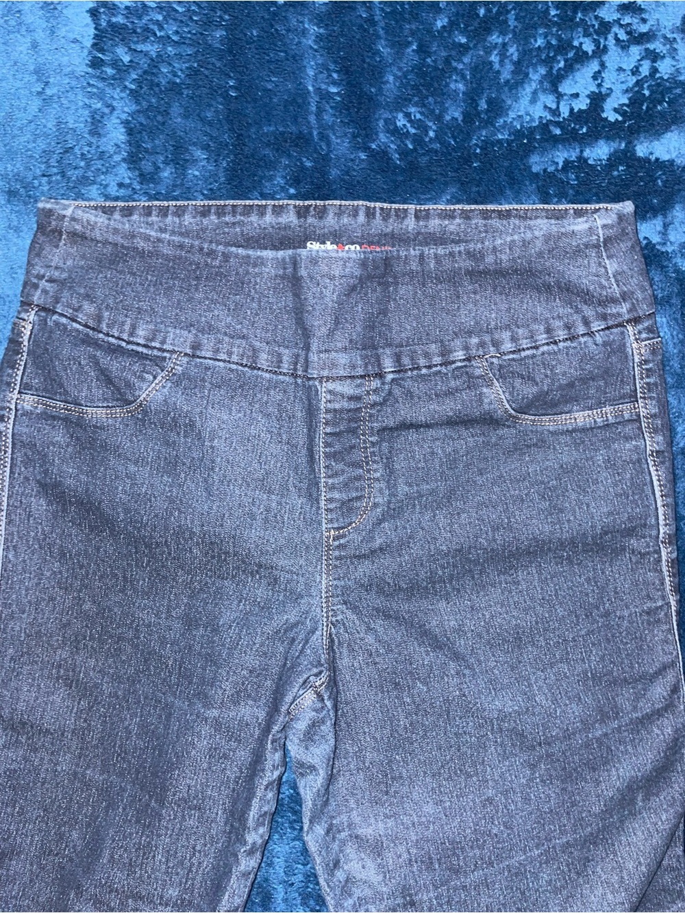 Stretch Pull-On Women's Capri Jeans in Dark Blue